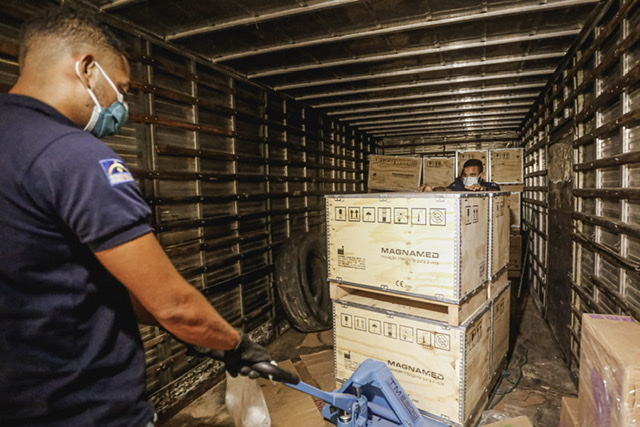 Recife recebe mais 25 respiradores para os hospitais de campanha