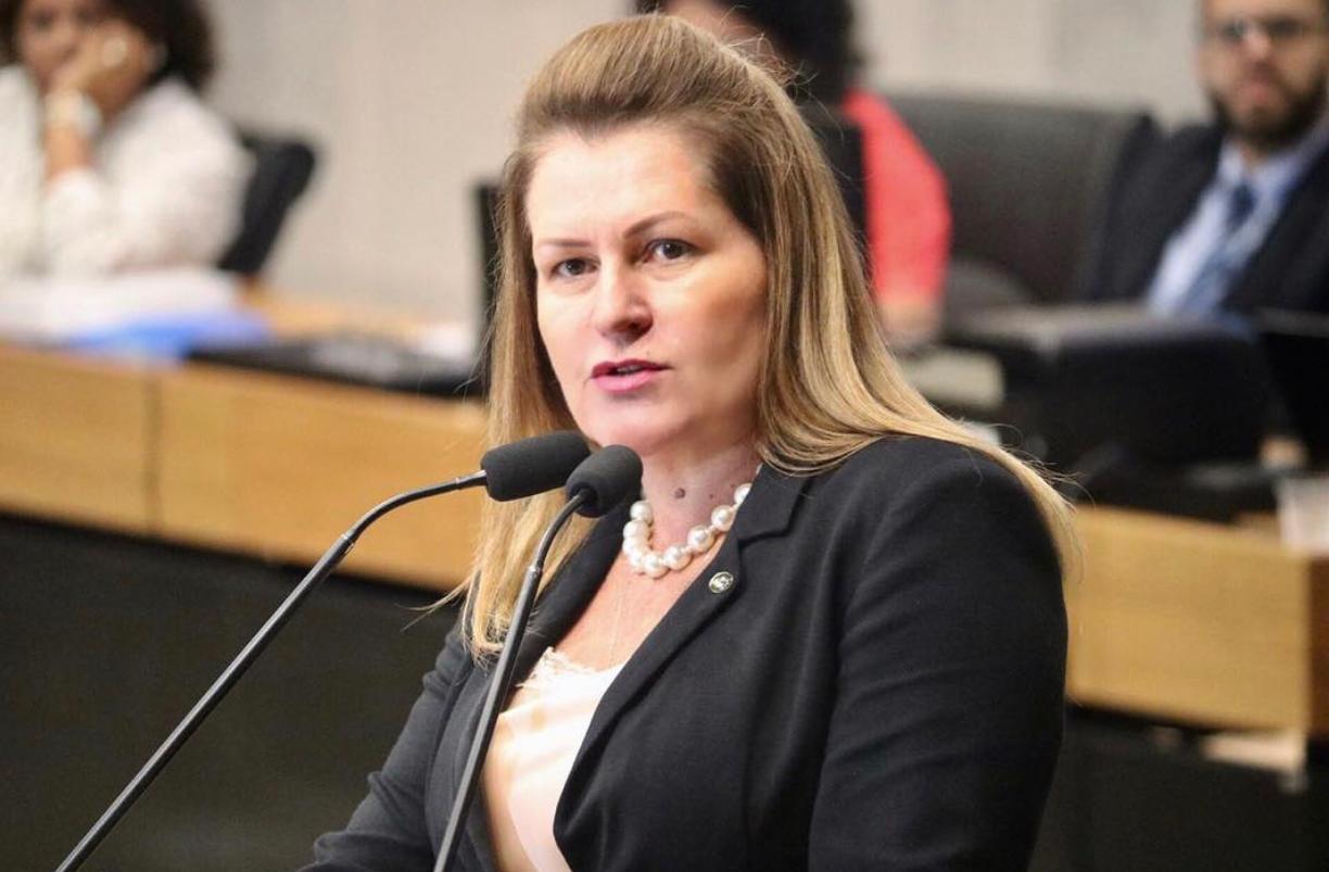 Sancionada lei que regulamenta condições para compra de materiais odontológicos