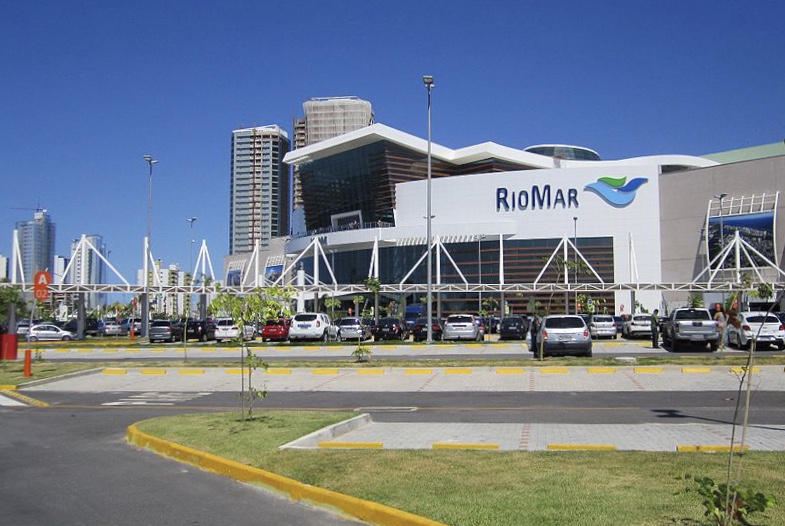 Shoppings reabrem ao público nesta segunda-feira (22)