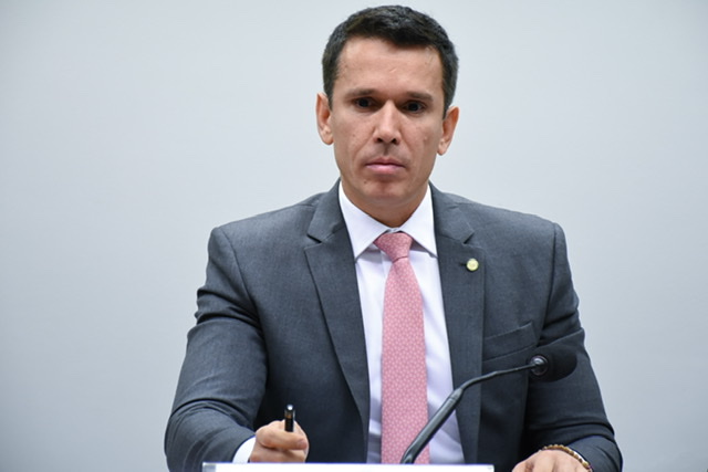 Famílias cadastradas no CadÚnico poderão ter bolsa-internet