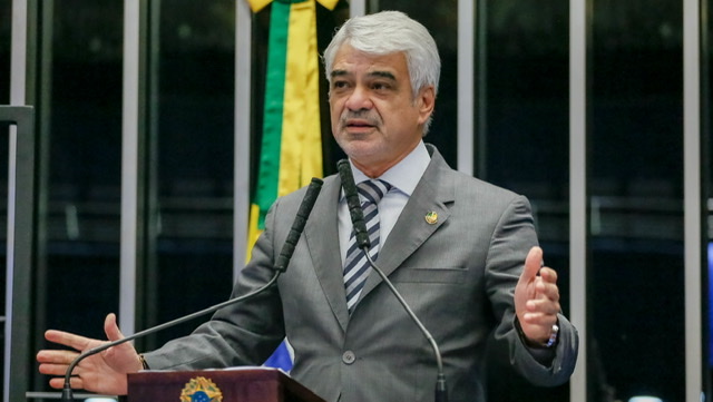 Humberto Costa defende autonomia das universidades federais