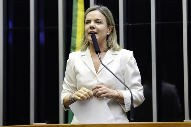 Gleisi deixa claro que prioridade é eleger Marília no Recife