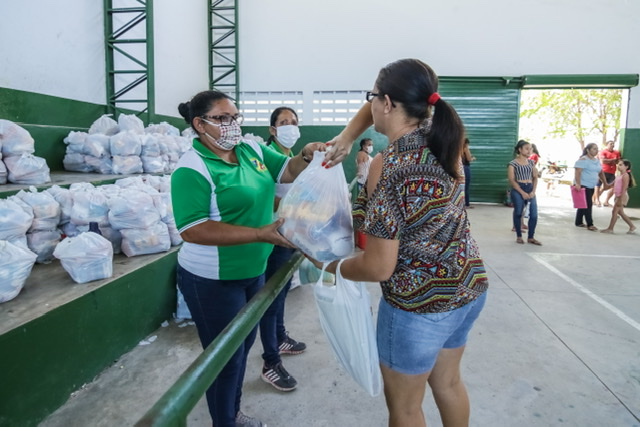 Em Caruaru, alunos da rede municipal continuam à espera dos kits alimentares