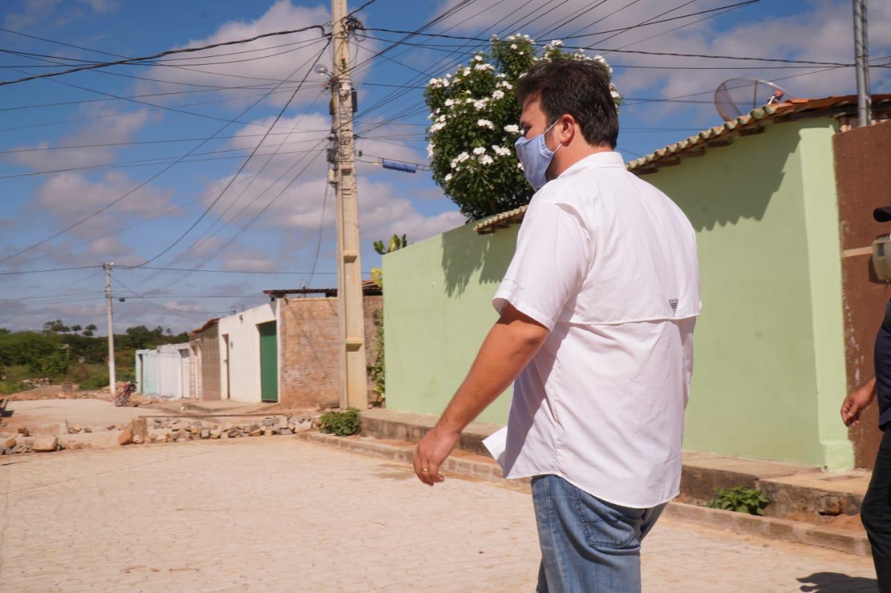 Fernando Filho visita obras e participa de entrega de equipamentos