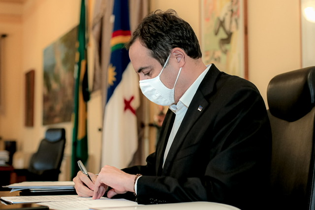 Governo regulamenta lei que torna uso de máscaras obrigatório