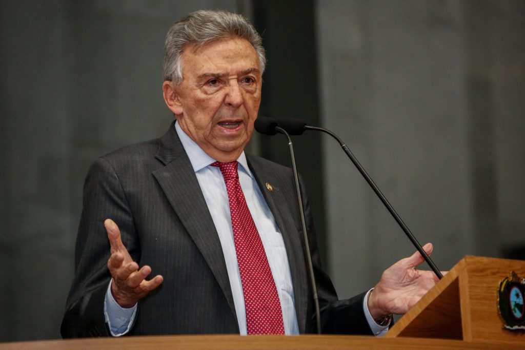 Candidatura de Túlio dificulta projeto de Queiroz em Caruaru