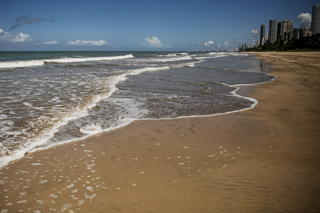Prefeitura do Recife libera banho de mar e quiosques