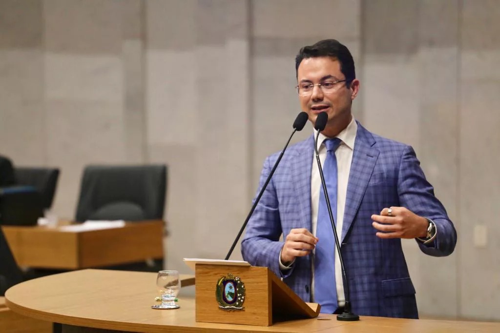 Alepe aprova lei que estende o direito à meia-entrada para professores da rede privada