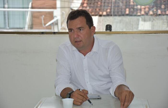 Prefeito de Paulista é afastado do cargo por suspeita de corrupção