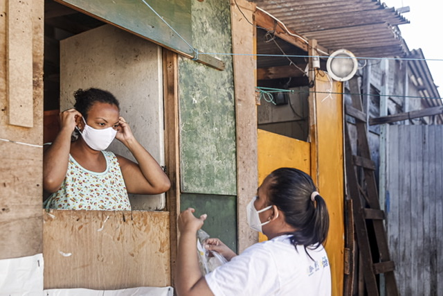 Prefeitura do Recife habilita mais de 400 profissionais para produzir máscaras para população de baixa renda