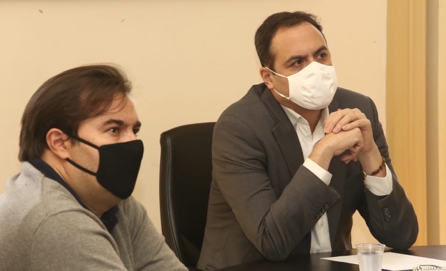 Paulo Câmara recebe Rodrigo Maia em Pernambuco
