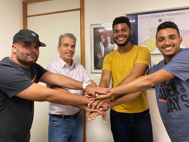 No Recife, Alberto Feitosa recebe apoio de movimento bolsonarista