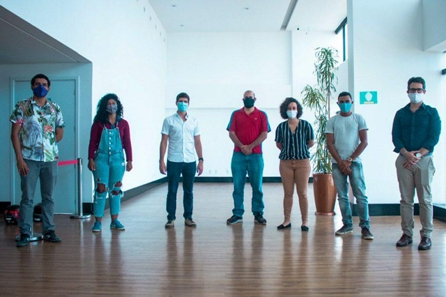 João Campos acerta plano de trabalho com entregadores de aplicativo