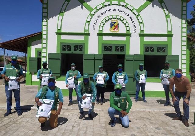 Fiscais do Parque 18 de Maio recebem kit de combate à Covid-19