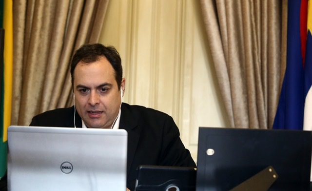 Paulo participa de debate com pesquisadores e cônsul do Japão