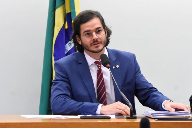 Túlio entra com representação contra supermercado no Recife