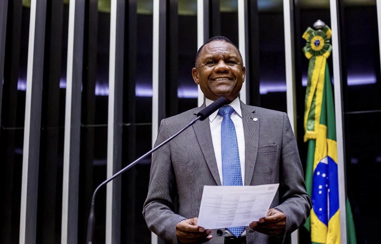 Projeto do deputado Ossesio Silva fortalece a defesa do consumidor