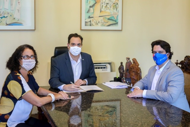 Governador sanciona lei para garantir gratuidade aos cursos da UPE