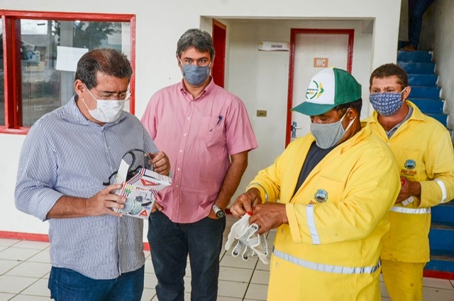 Prefeitura de Serra Talhada distribui novos EPIs aos trabalhadores da limpeza pública