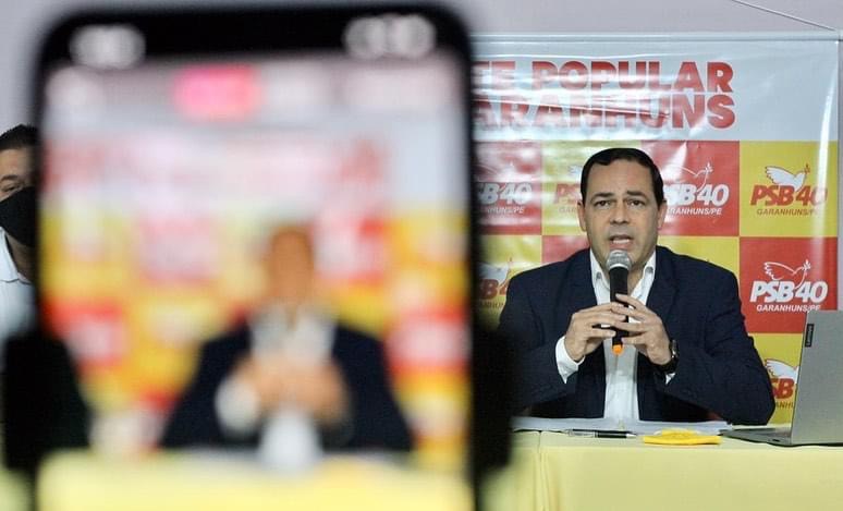 Sivaldo Albino oficializa pré-candidatura a prefeito de Garanhuns