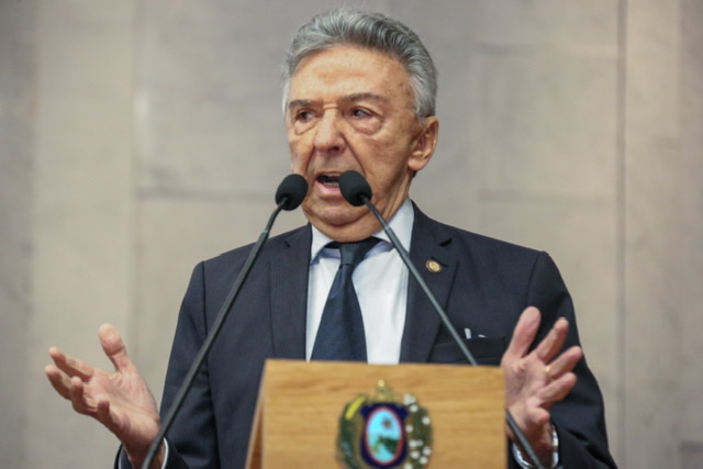 Após confirmar pré-candidatura, Queiroz sofre revés do MPPE