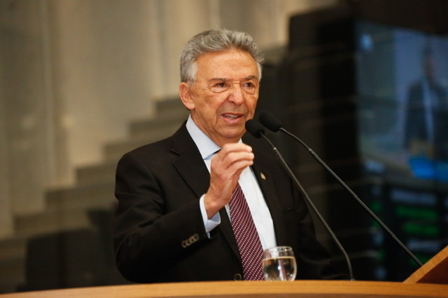 Queiroz usa as redes sociais para alfinetar governo Raquel Lyra