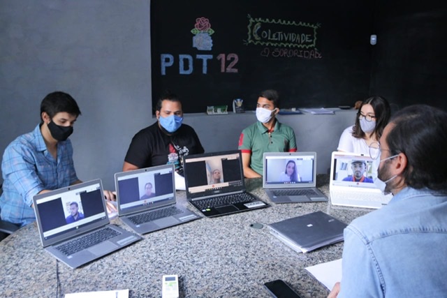 Túlio Gadêlha recebe manifesto da juventude do PDT