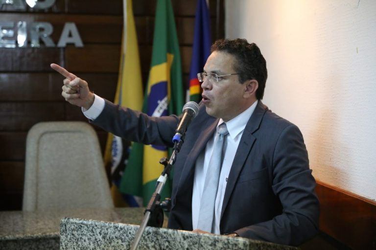 Em Paulista, Fábio Barros se nega a dar posse a Junior Matuto