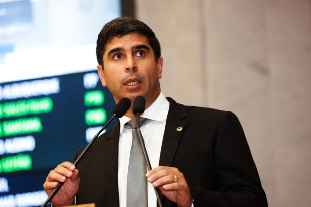 Lessa sai em defesa do juiz Pierre Souto Maior