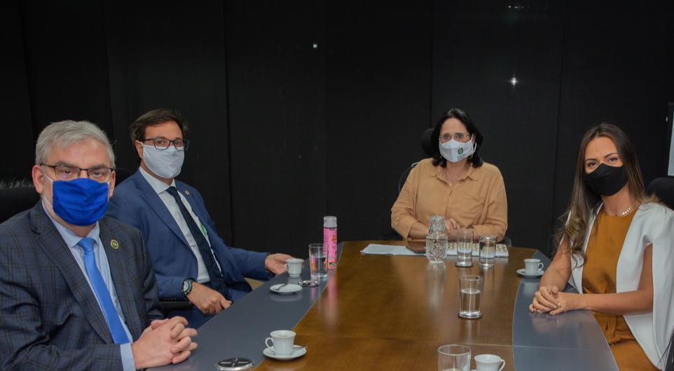 Gilson Machado e Damares discutem promoção do turismo no Brasil