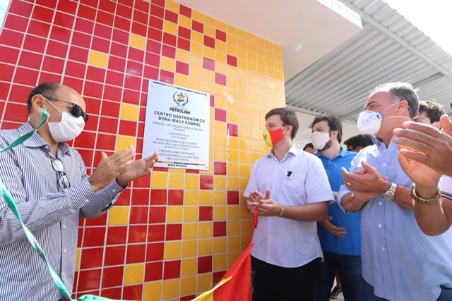 Miguel entrega reforma do Centro Gastronômico de Petrolina