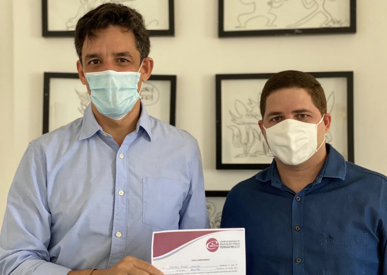 Daniel Coelho firma compromisso com profissionais de educação física
