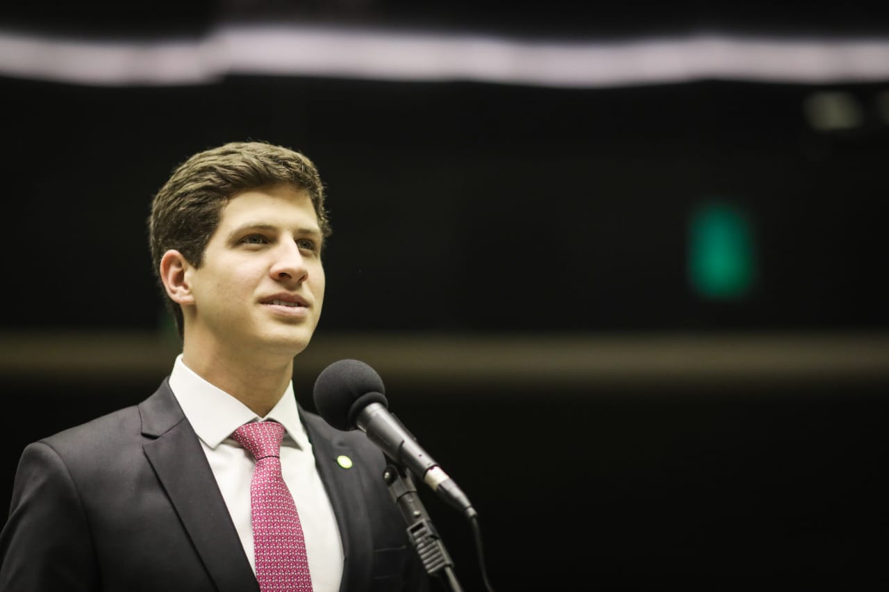 João quer extensão da licença-maternidade até o fim da pandemia