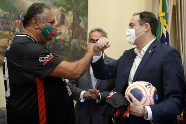 Paulo Câmara parabeniza o Salgueiro pela conquista do Pernambucano