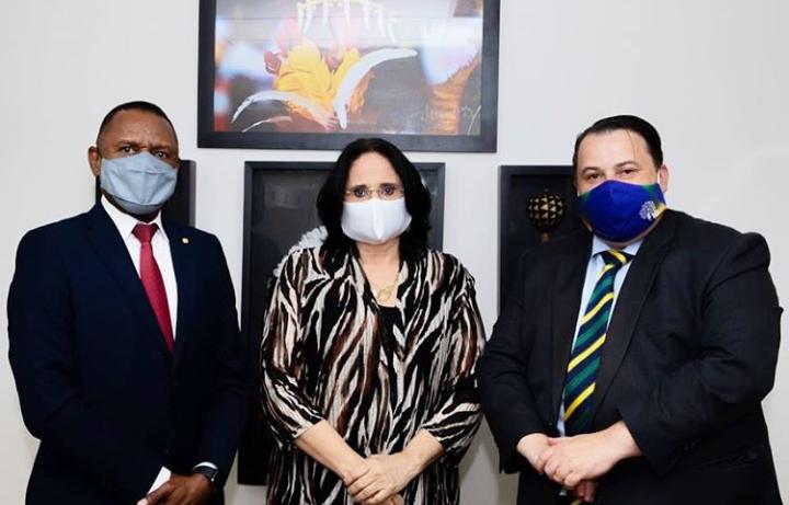 Deputados discutem com Damares políticas voltadas aos idosos