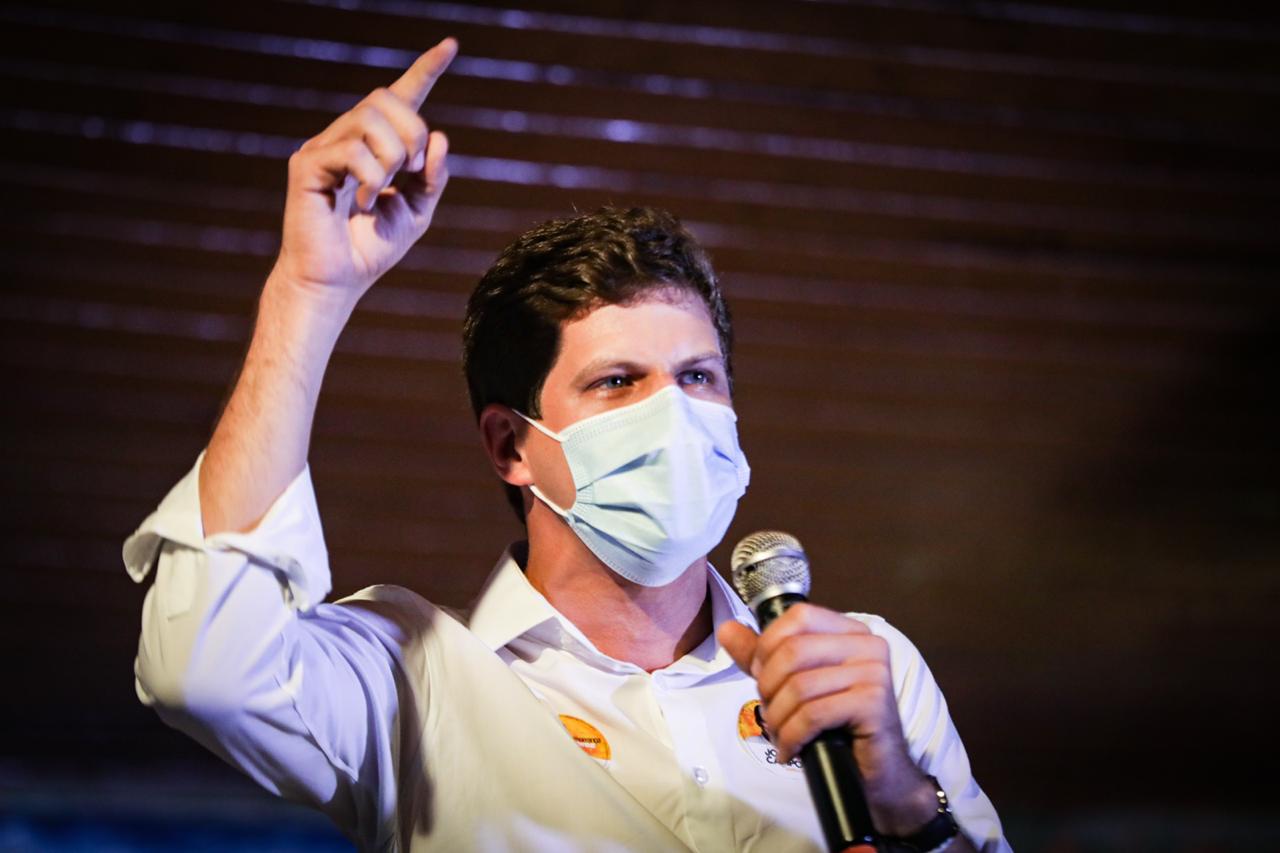 João Campos promete criar maior programa de crédito popular do Brasil