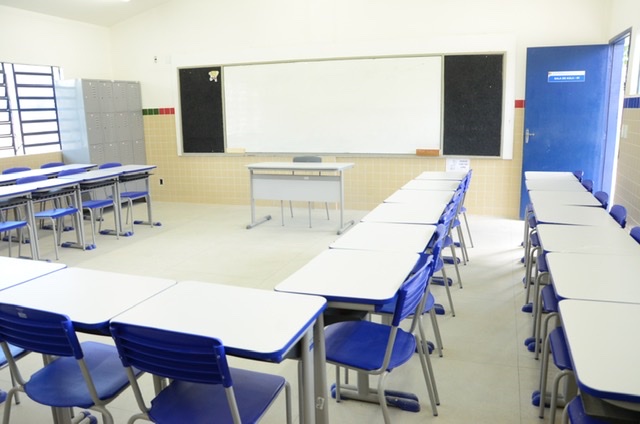 Governo de Pernambuco anuncia volta às aulas para o ensino médio
