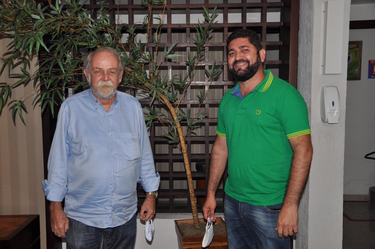 Em Jaboatão, Daniel Alves anuncia Ulisses Tenório na vice