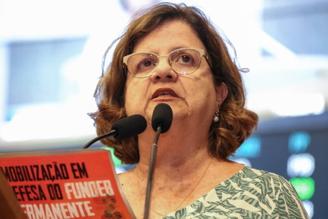 Teresa cobra atualização do piso salarial dos professores