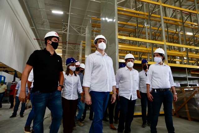 Em Santa Cruz, Paulo Câmara visita obras do Novo Atacado