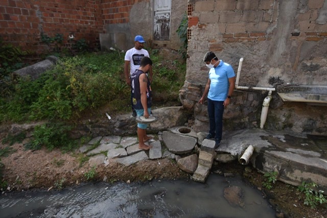 Delegado Lessa cumpre extensa agenda por bairros de Caruaru