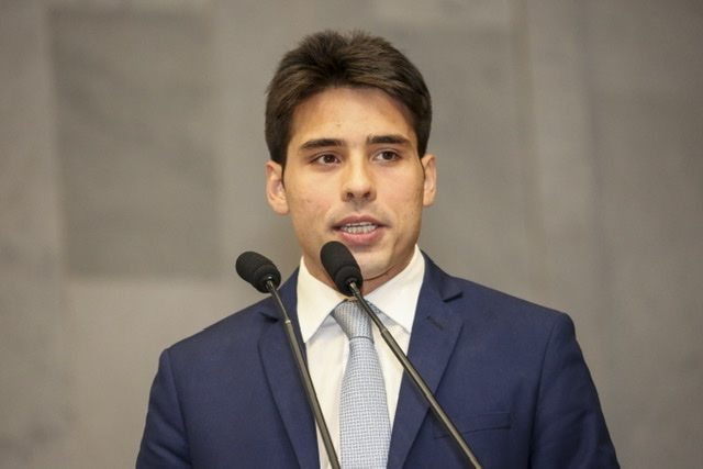 Deputado solicita funcionamento de bares e restaurantes até 0h