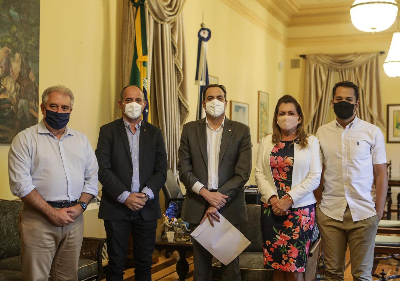 Roberta Arraes leva Tião do Gesso ao governador