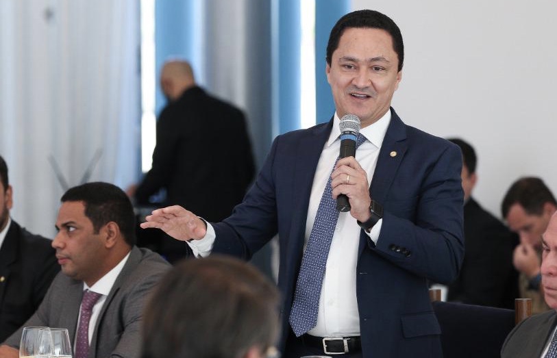 André Ferreira exalta decisão de Bolsonaro em prorrogar benefício