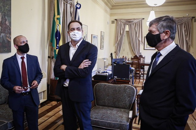 Paulo comemora investimento de R$ 70 milhões em indústria de papel