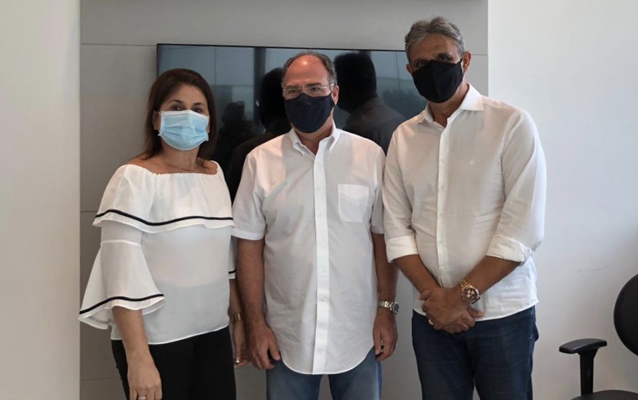 Em Igarassu, Fernando Bezerra garante apoio a Professora Elcione