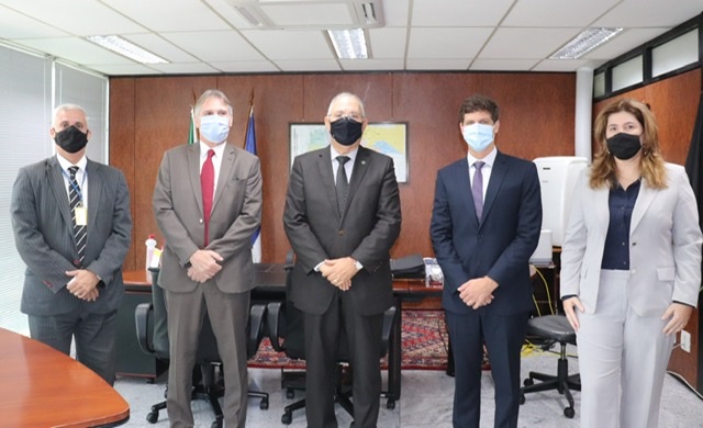 João Campos visita o TRE e reforça importância de combate à fake news