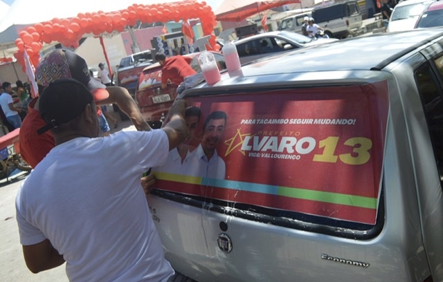 Em Tacaimbó, Álvaro Marques inicia campanha com adesivaço