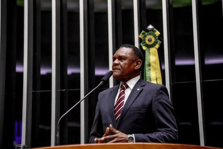 Ossesio parabeniza o Náutico por lançamento de camisa contra o racismo