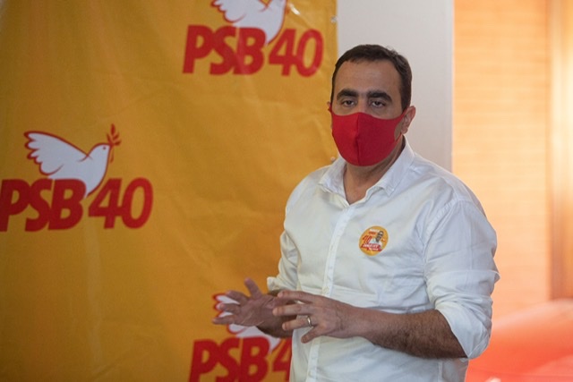 Justiça manda Marcelo tirar do ar propaganda com Queiroz e Tony